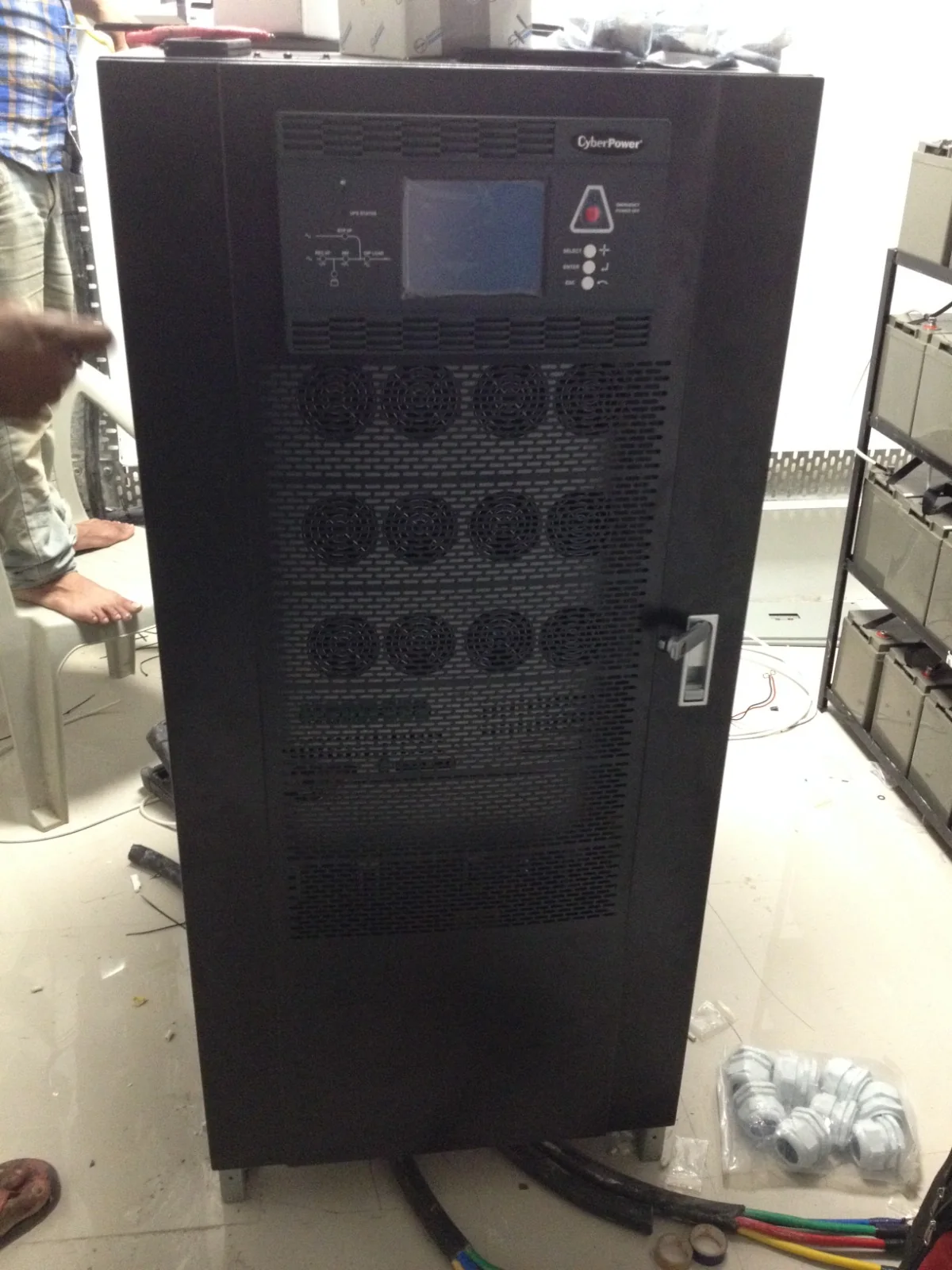 Data center UPS system